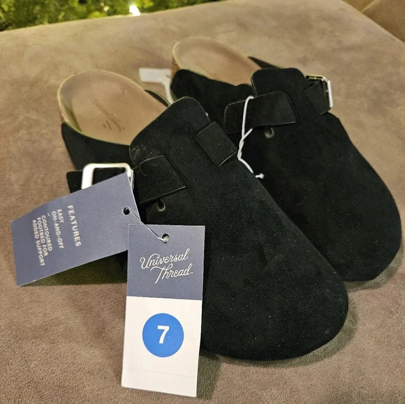 Universal Thread all black suede women's Clogs - Picture 8 of 8